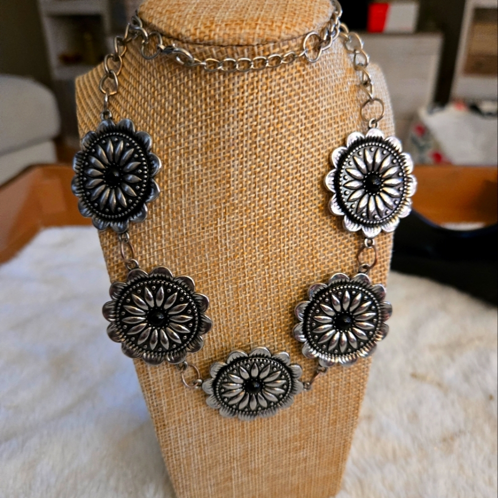 **3/$10** Silver Floral Statement Necklace
